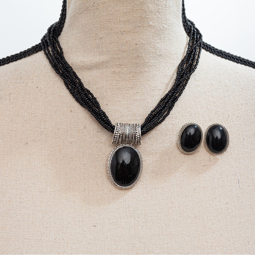 Vintage jewelry set faux black onyx pendant necklace & earrings